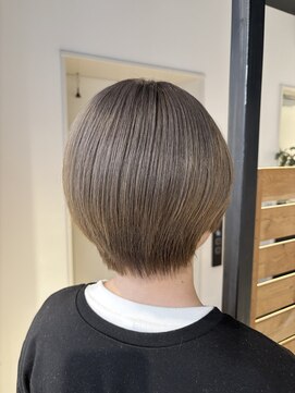 オリーブベージュ/ショートヘア/ダブルカラー/ブリーチ堺東