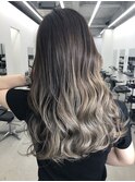 グレージュ × グラデーション