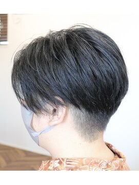 ウィスカーヘアー(whisker hair) 洗練センターパート