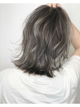 イット(it.) kana ハイライト バレイヤージュ グレージュカラー