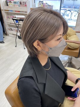 グレープ バイン(GRAPE VINE) グレージュカラーの大人ショート【Grape vine 新小岩】