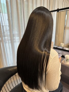 ニィ(2iee.) 酸熱トリートメント×ブルーブラック