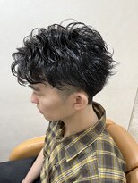 ココンプリュス アンド モナ(COCON+&MONA+)&nbsp;刈り上げフェザーショート