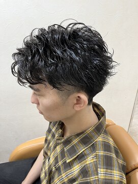 ココンプリュス アンド モナ(COCON+&MONA+) 刈り上げフェザーショート