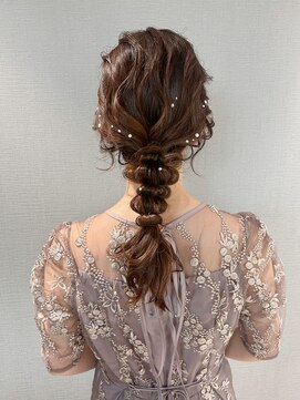 アム(amu) あみおろし/ミディアムヘアアレンジ/結婚式お呼ばれヘアセット