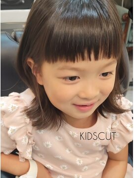 アモナ(amona) オン眉キッズカット