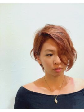 キャラ 池袋本店(CHARA) ス●ンド使い風ボブ/ピンクゴールドエクスペリエンス