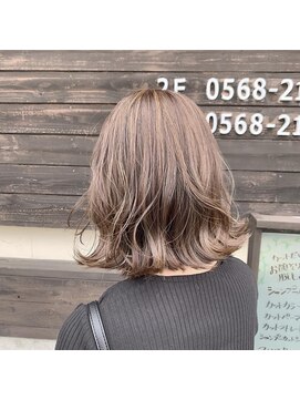 アイフラット 本店(I-FLAT) ぱつっと外ハネレイヤー×ミルクティーベージュ