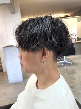 ニアウ 伊勢崎連取店(Niau) 刈り上げセンターパート縦落ちツイストスパイラルパーマメンズ