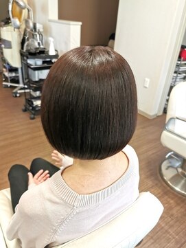 ドゥージングヘアースクラッチ(Dozing Hair Scratch) 大人の艶髪ボブヘア