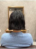 パーマを活かした切りっぱなしボブ