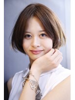 ブーケ(BOUQUET)&nbsp;「BOUQUET」センターパートのショートボブ　ミルクティアッシュ