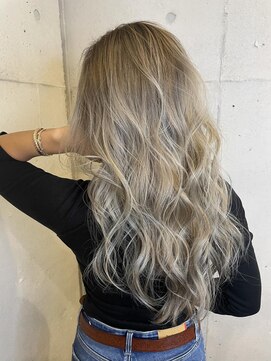 ヴォアソルヂェガーデン(Voasorte GARDEN) 【KIKA】ホワイトブロンド