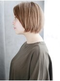 ハイトーンベースのストレートボブ