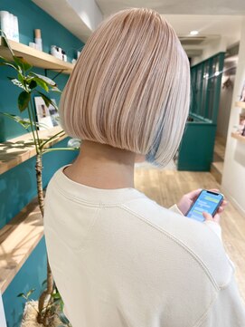 エミス バイ メルト 吉祥寺(emis by melt) 【堀惠】ハイトーンボブベージュミルクティーインナーカラー