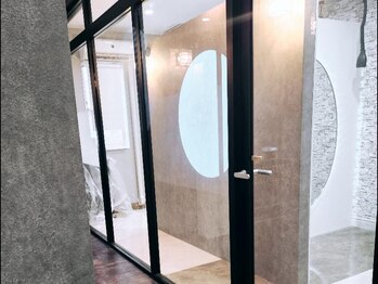 クレビア(CLeBIA)の写真/2席のみの半個室空間で贅沢なサロンタイムを…理想を叶えてくれるプライベートサロン《CLeBIA》