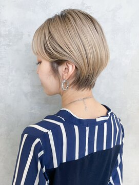 シオン(shion) ショートくびれヘア顔周りレイヤーホワイトグレージュ_ba324602