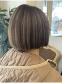 丸みショートミルクティーアッシュ白髪ぼかしおかっぱボブ