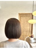 グレージュカラーで柔らかボブ