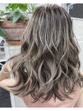 ヴィフ 大船(VIF) バレイヤージュ/ハイライト/ダブルカラー/ケアブリーチ/ボブ