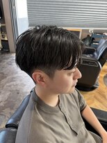 バーバーボルト(Barber Bolt)&nbsp;センタ分けカット
