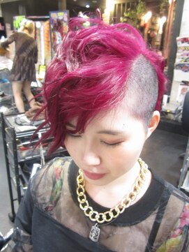 トリックストア(TRICK STORE) ワインレッド刈り上げ前下がりショート♪