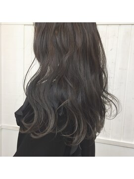 ナンバー アンフィール 渋谷(N° anfeel) ウェットで決まる王道グレージュ