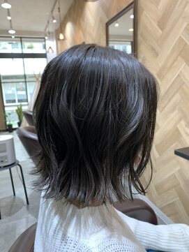 スタンド(STAND) ダークグレイアッシュ　切りっぱなし外ハネボブ