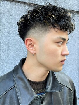 ガズル ハラジュク(GUZZLE HARAJUKU) スキンフェード無造作スパイラル ホワイトハイライト 原宿