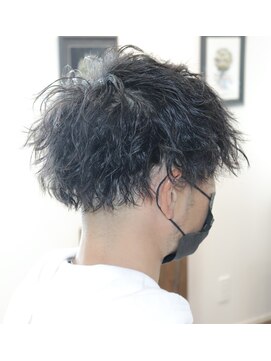 ウィスカーヘアー(whisker hair) ツイストスパイラルパーマ