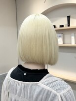 ユウル 横浜(juhl.)&nbsp;ホワイトブロンドアッシュブロンドブリーチダブルカラー/横浜駅