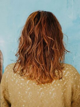 カラーサロンビスカリア 相模原エリア 淵野辺駅店(Color salon Biscaria) 外国人風ミディアムレイヤー