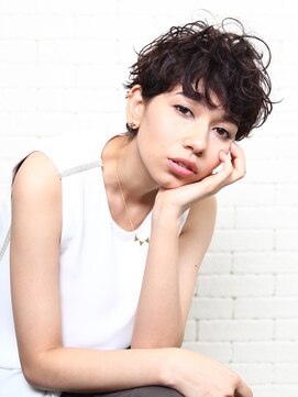 ピークアブー 銀座並木通り(PEEK-A-BOO) ショート　パーマ　黒髪　癖毛をいかす