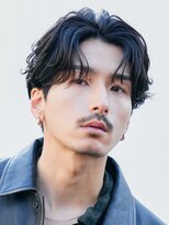 レタッチバイフィフス(RETOUCH by fifth)&nbsp;原宿センターパートフェザーパーマツーブロックメンズパーマ眉毛