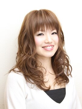 ルーモエスト(Lumo-Est.) シアモーヴピンク色のカラーでランダムなふわふわカールスタイル