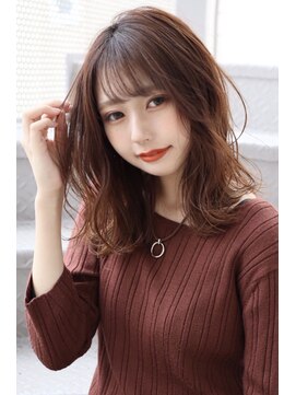 リタ(Lita) ◎小顔ミディアム × レイヤーウェーブ