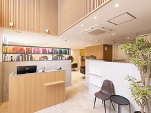 優しい光が差し込む、洗礼された店内でリラックス