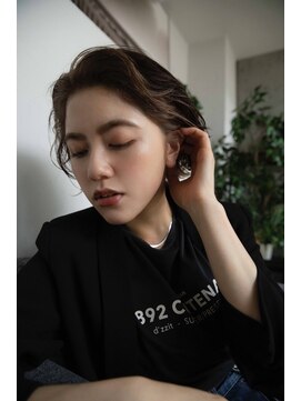 リバレッジ 白金(Leverage) 外国人風癖毛かきあげボブ