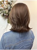 ラベージュ　レイヤーボブ　外ハネ
