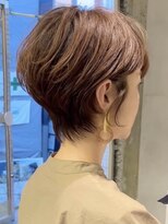 ロビー 表参道(ROBBY) ショートヘア/レイヤー/分け目なし/前髪あり流し/30代・40代