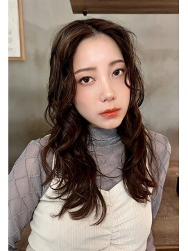 メゾンドムニ 恵比寿(Maison de MUNi) ロングレイヤー巻き髪秋アッシュブラウンカラー