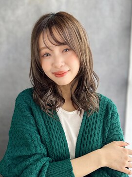 ローブロワ(L'Aube roi) カーキベージュとセミウェット質感で魅せるミックスカール