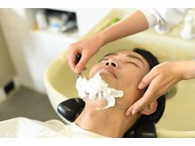 アツミの雰囲気（床屋ならではの顔剃り・シェービングで顔の清潔感もワンランクUP）