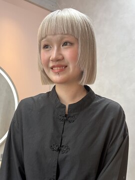 スリー 博多(THREE...) ホワイトベージュ