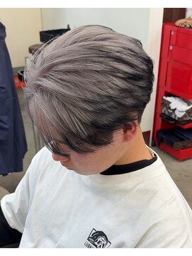 テンバイリップスヘアー(TEN by LIPPS hair) ホワイトシルバーアッシュエンドカラーツーブロセンターパート