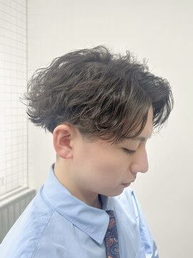 シック(CHIC) ルーズショート/ルーズパーマ/センターパート/刈り上げ/盛岡