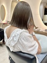 ヒビヲ(HIBIO)&nbsp;切りっぱなしボブタッセルボブダブルカラーブリーチグレージュ