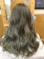 ララテラス(LaLa Terrace)&nbsp;～LaLa Terrace流～シルバーアッシュ×外国人風ロング