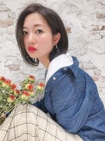 エル(elle)&nbsp;小顔に見せるヘアワンサイドショート♪暗髪と透明感と