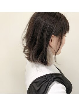 デフィー(DEFY) イヤリングカラーのボブスタイル
